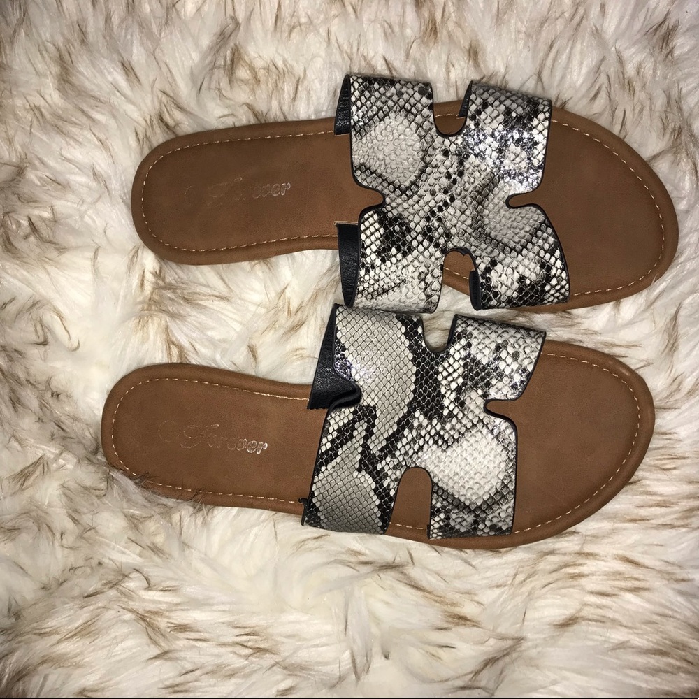 Snakeskin Print Notched Sandals - Picture 7 of 9